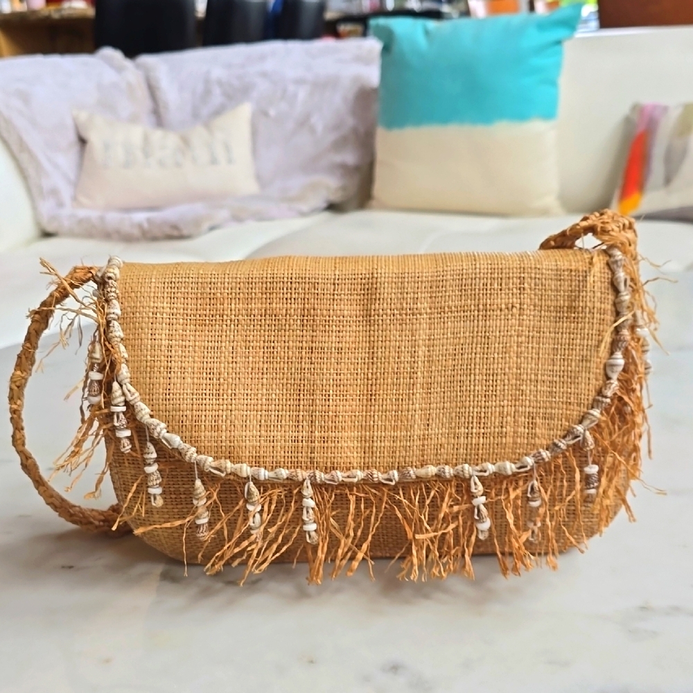 Little Straw Shell & Fringe Purse